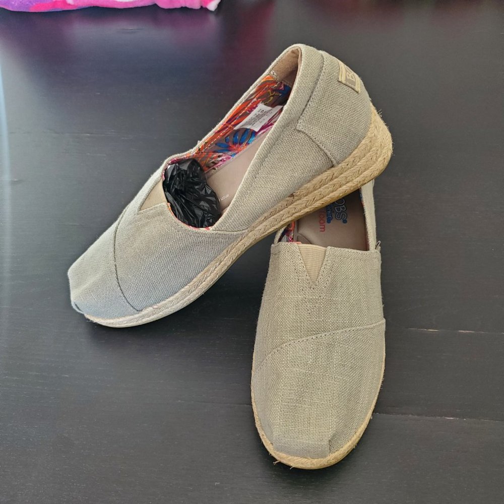 Skechers Bob's  Memory Foam Cushioned Slip Ons Size 9.5